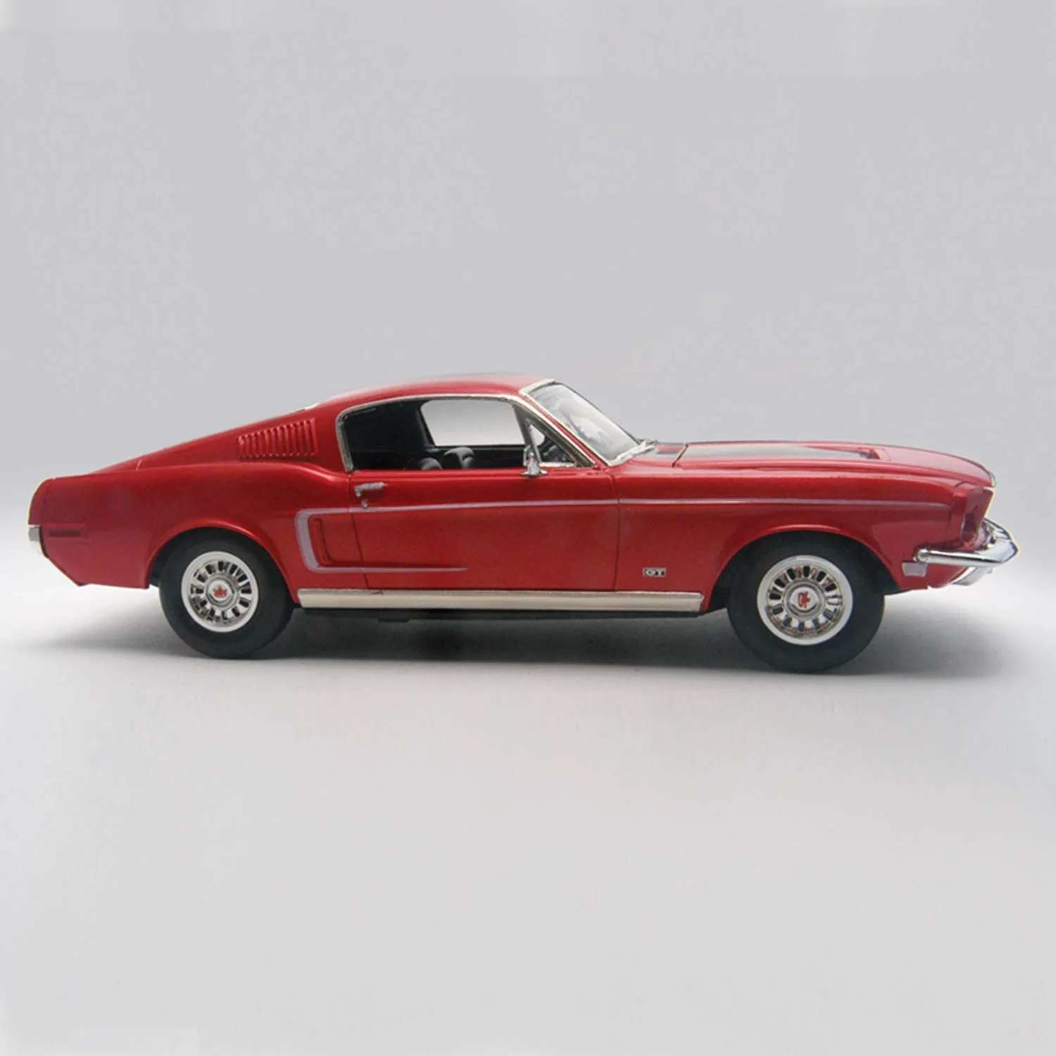 Ford 1968 Mustang GT (2 In 1) 1:25 Scale Model Kit