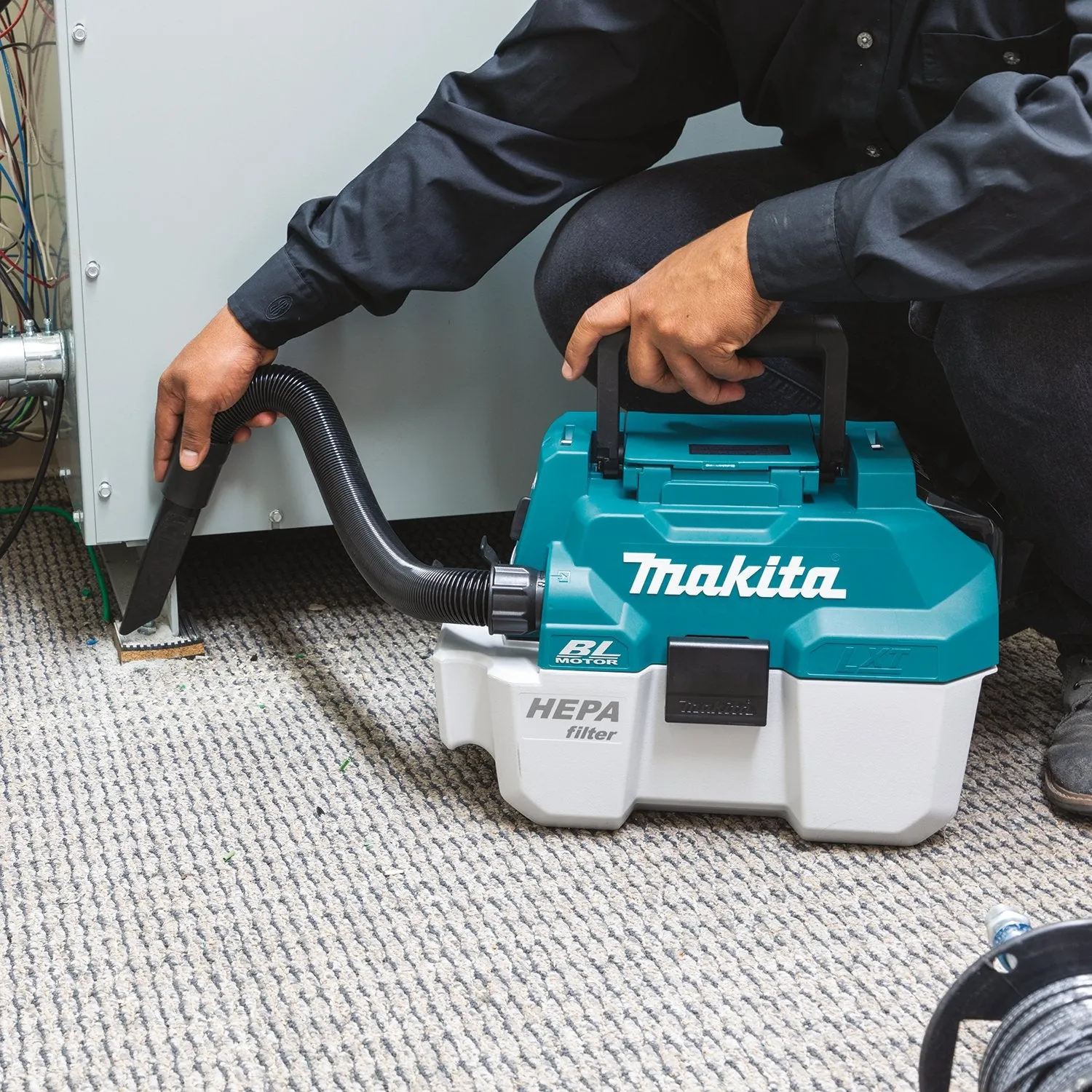 Makita (XCV11Z) 18V LXT® Brushless 2 Gallon HEPA Filter Portable Wet/Dry Dust Extractor/Vacuum (Tool Only)