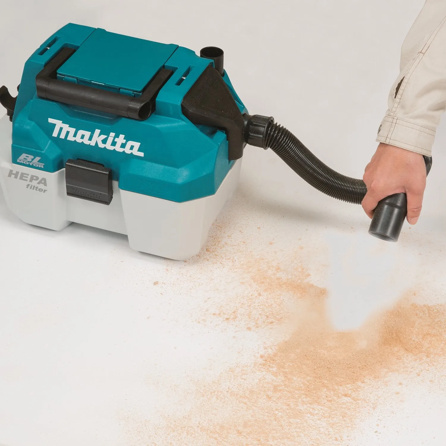 Makita (XCV11Z) 18V LXT® Brushless 2 Gallon HEPA Filter Portable Wet/Dry Dust Extractor/Vacuum (Tool Only)