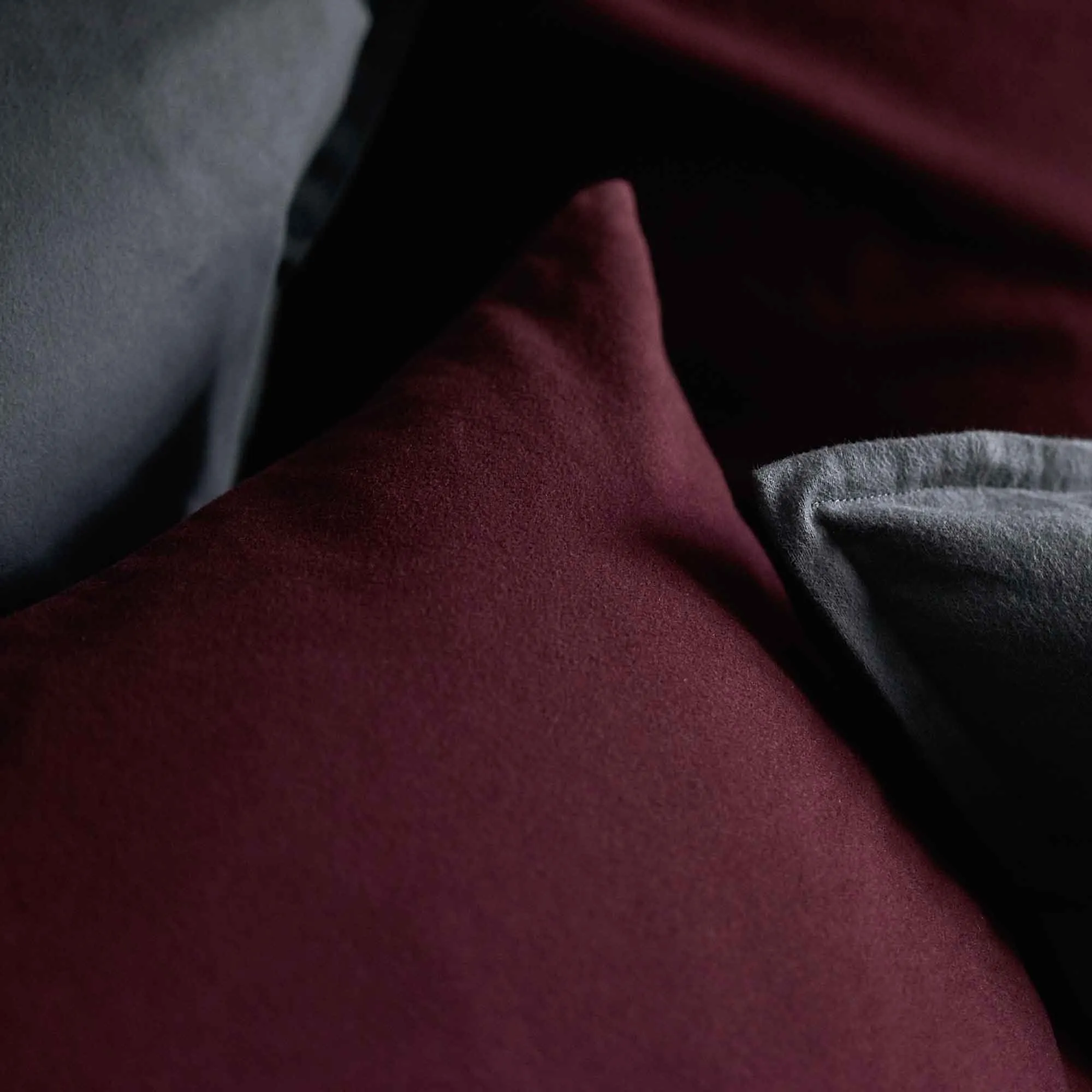 Montrose Pillowcase [Bordeaux red]