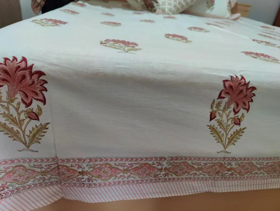 RED PINK FLOWER BUNCH BED SHEET